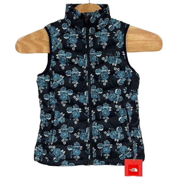 The North Face Jackets & Blazers - NWT The North Face Women's 550 Goose Down Puffer Vest Blue Floral Insulated S